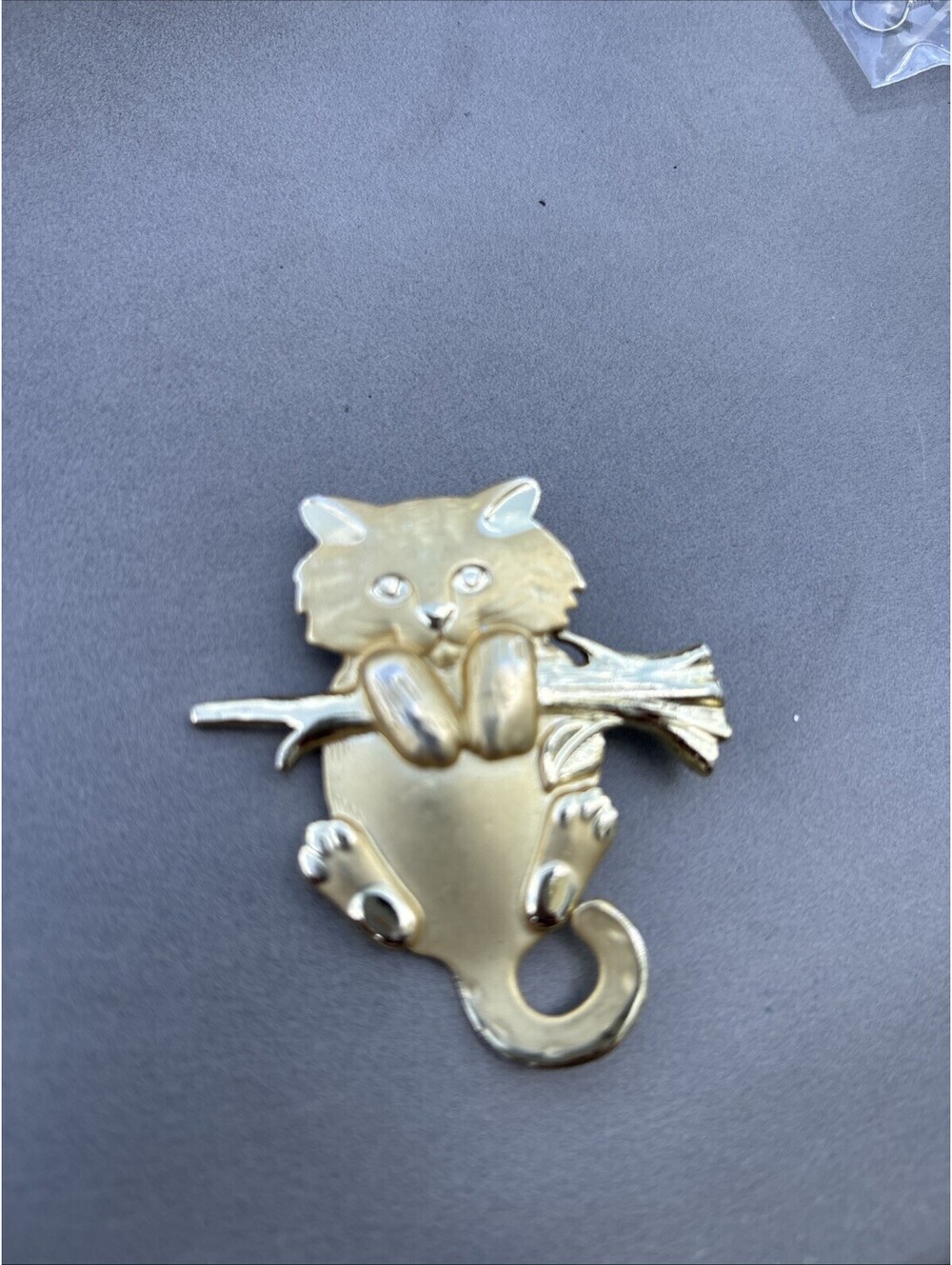 Vtg AJC American Jewelry Company Brooch Gold Tone Cat on Branch Pin 2.25” H x 2”